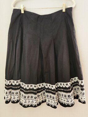 New York & Company 100% Cotton Black Embroidered Pleated Skirt Womens Size 8